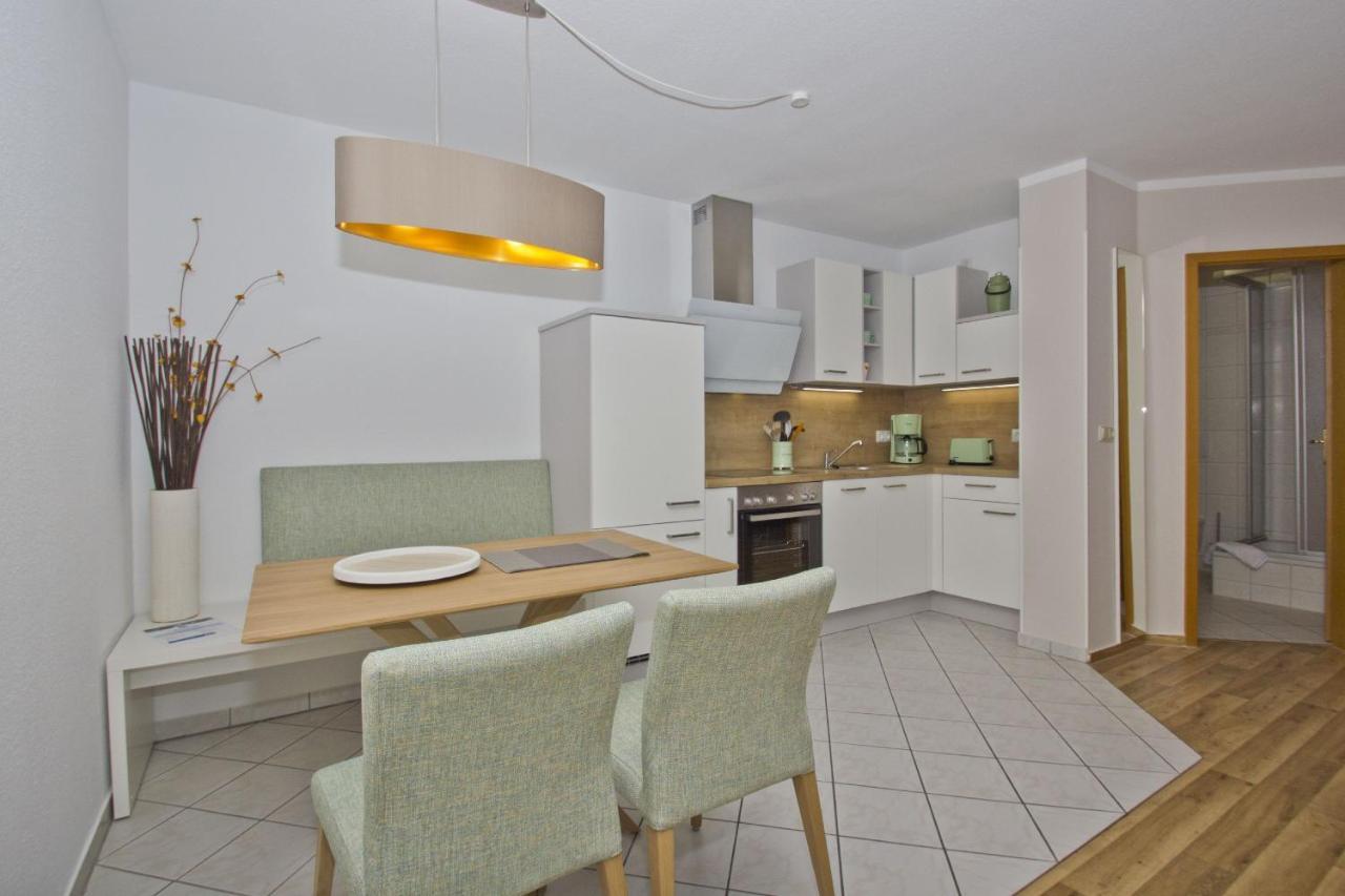 גוהרן Ferienwohnung Mit Balkon, Gratis Nutzung Vom Ahoi Erlebnisbad Und Sauna In Sellin - Haus Strandeck Fewo 07 חדר תמונה